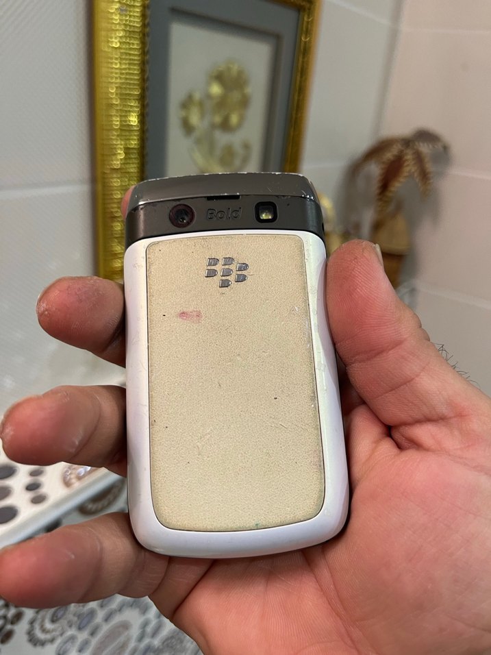 Beyaz BlackBerry QWERTY Telefon - Görsel 2