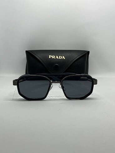 Prada Güneş Gözlüğü