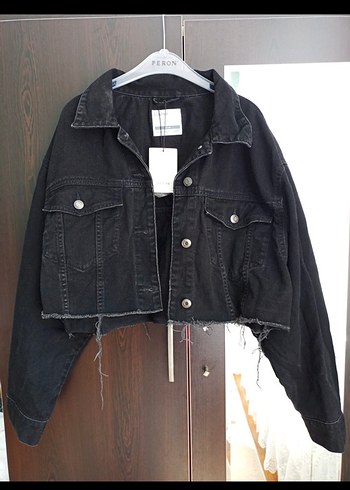 Bershka Siyah Denim Crop Ceket