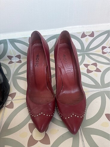 Deri stiletto
