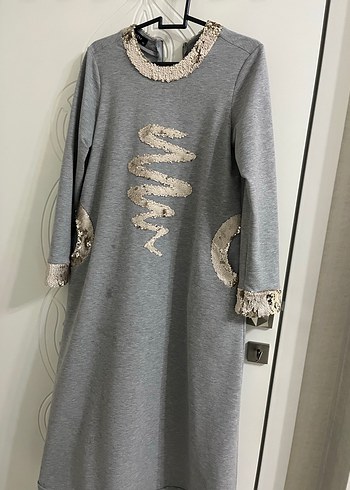Gri Uzun pullu  Kollu  Desenli penye Elbise - Görsel 2