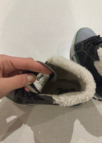 Gri Detaylı Kürklü Siyah Erkek Çocuk Botu - Görsel 4