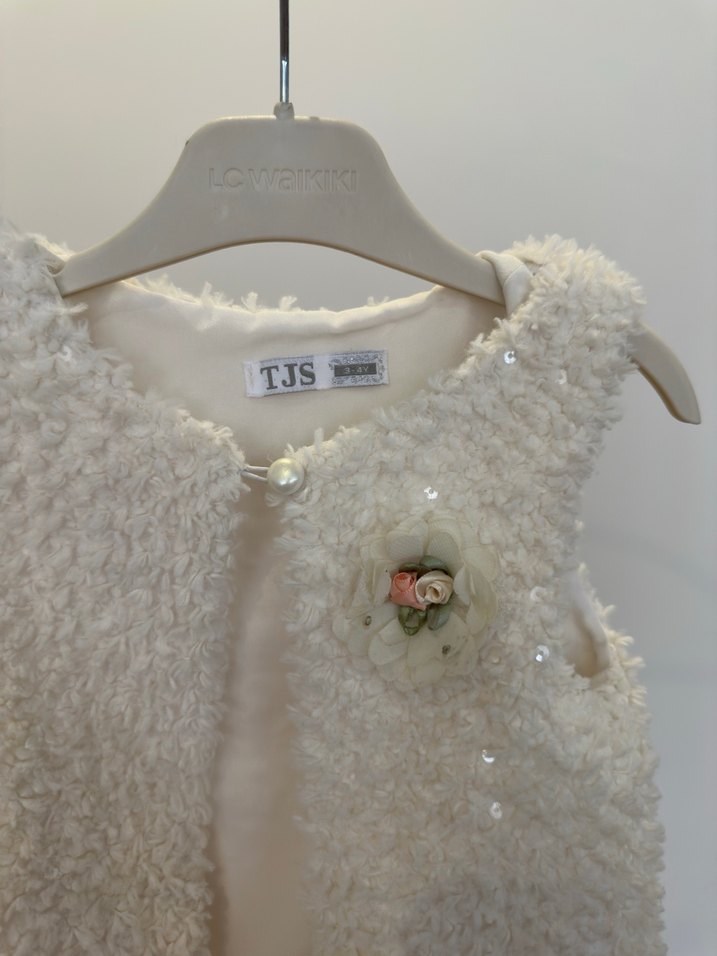 Kız Çocuk Beyaz Kürk Detaylı Triko Yelek - Görsel 3