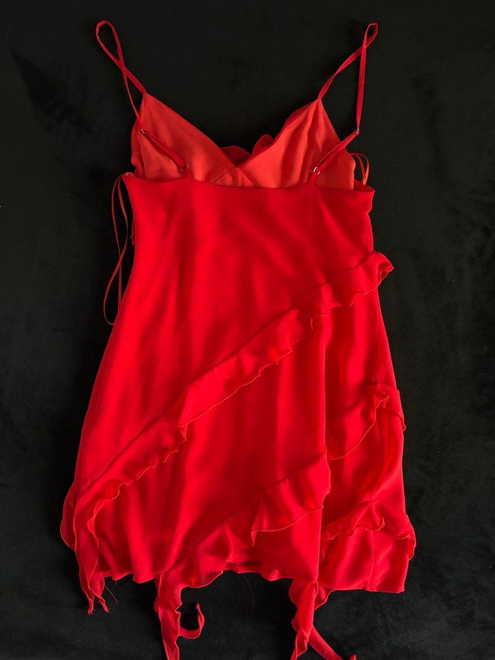 Kırmızı Mini Askılı Fırfırlı V Yaka Elbise - Görsel 2