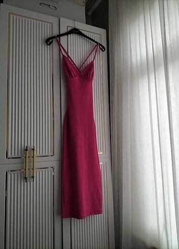 Pembe elbise