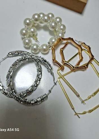 Midi Altın ve İnci Boncuklu Kadın Küpeleri - Görsel 2