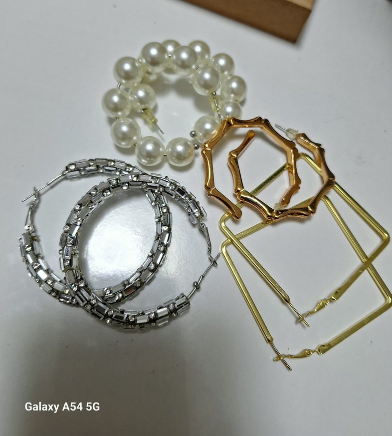 Midi Altın ve İnci Boncuklu Kadın Küpeleri - Görsel 2