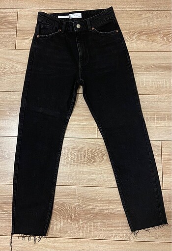 BERSHKA SİYAH MOM JEAN