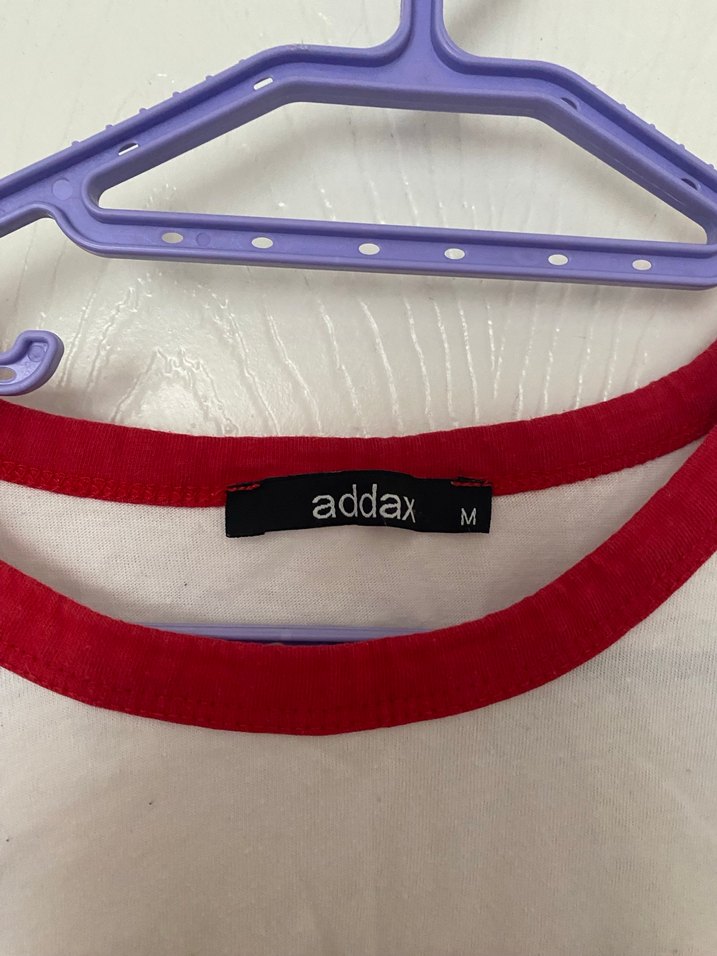 Kırmızı-Beyaz Baskılı Tişört - Görsel 2