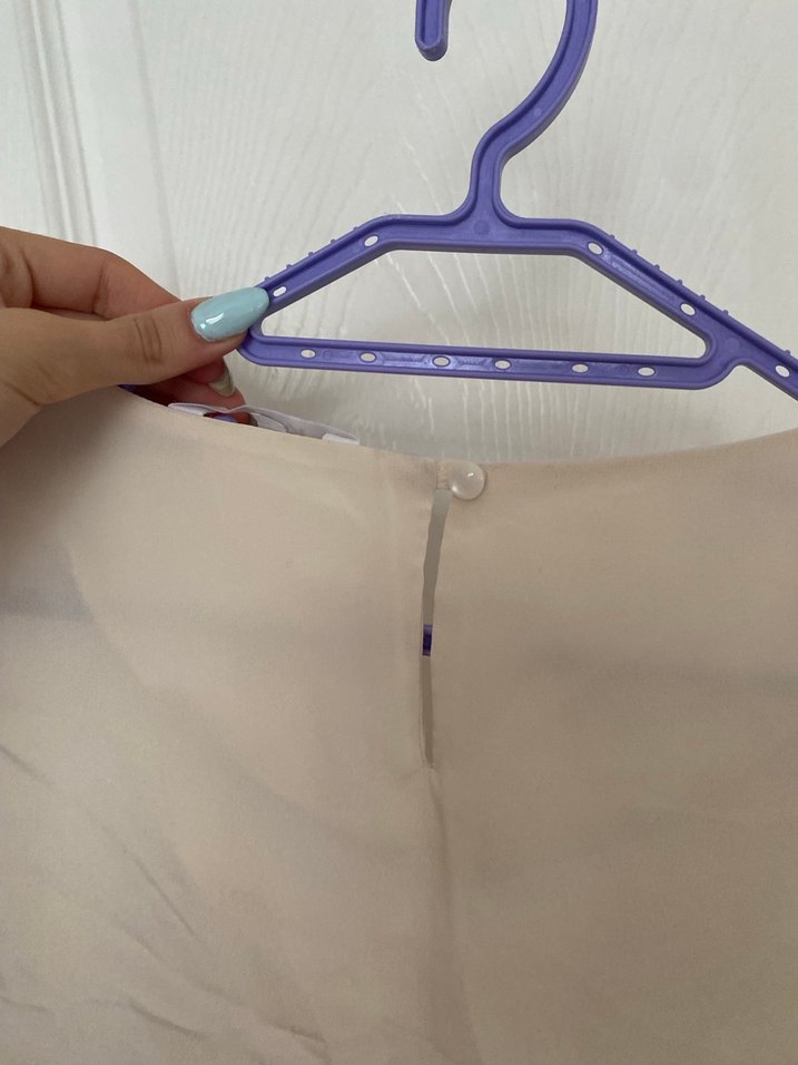 Dantel Detaylı Bej Kolsuz Keten Bluz - Görsel 3