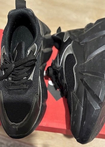 Nike Siyah Bağcıklı Kadın Spor Ayakkabı