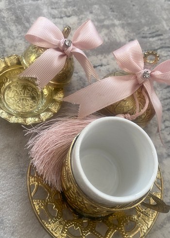 Pembe Fiyonklu Altın Detaylı Fincan Seti