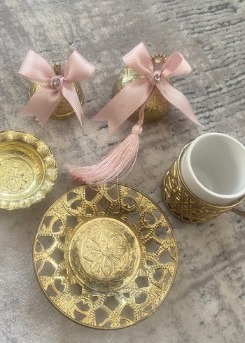 Karaca Pembe Fiyonklu Altın Detaylı Fincan Seti