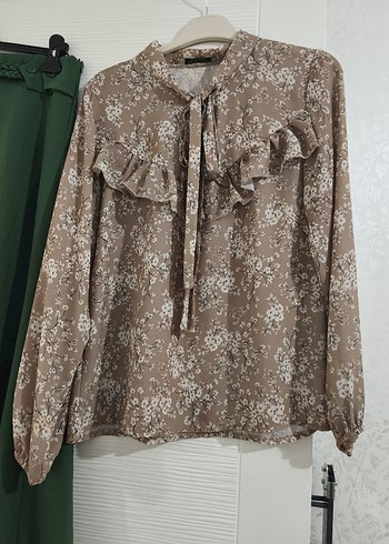 Uzun Kollu Fırfırlı Bej Bluz - Görsel 3