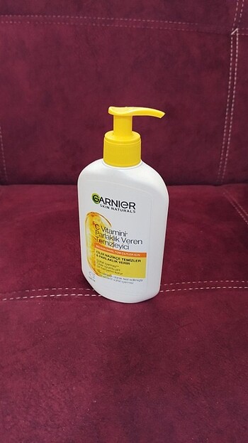 Garnier C Vitamini Parlaklık Veren Temizleyici 