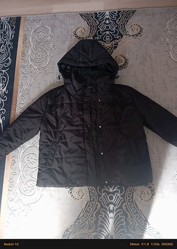 Siyah Kapüşonlu Düğmeli Midi Kadın Mont