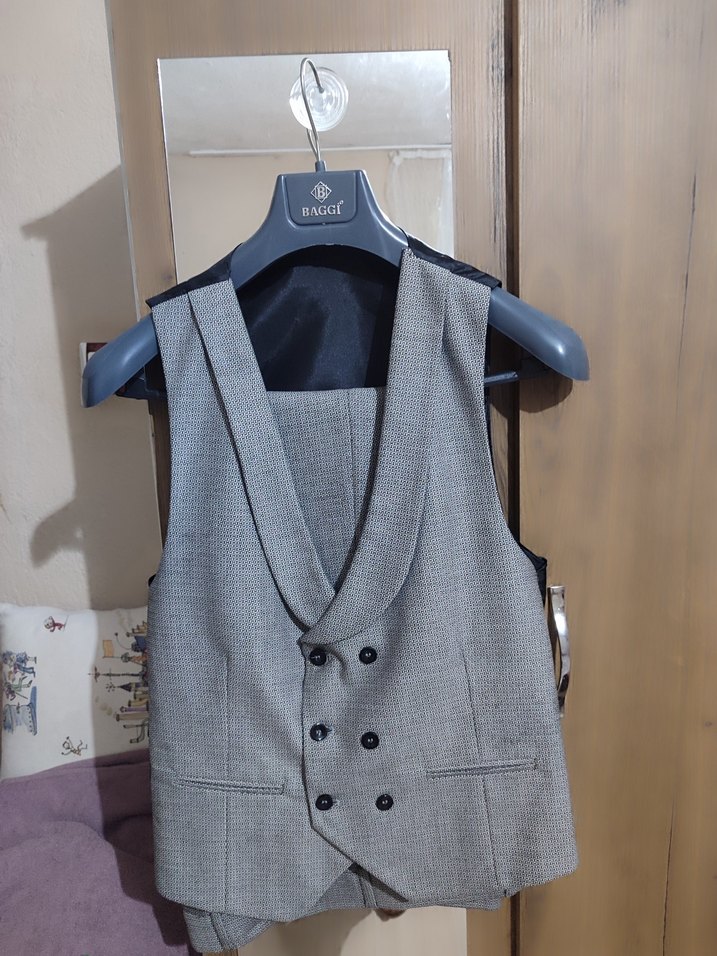 Gri Düğmeli Modern Klasik Erkek Takım Elbise - Görsel 2