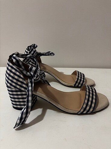 Yargıcı-Topuklu Sandalet - Görsel 2