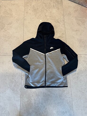 Nike tech