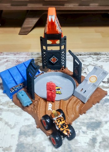 Hot Wheels Monster Trucks Arenada Yarı Final Seti