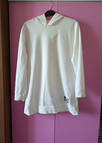 Beyaz Kapüşonlu Uzun Kollu Sweatshirt