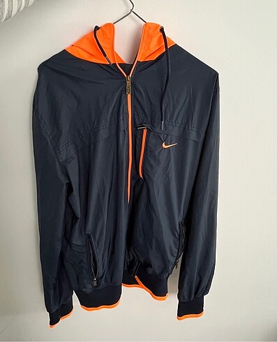Nike su geçirmez yağmurluk