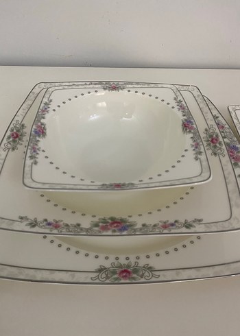 Çiçek Desenli Beyaz Porselen Yemek Takımı - Görsel 2