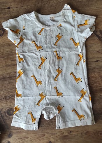 Kısa Kollu Bebek Zürafa Desenli kısa tulum - Görsel 3