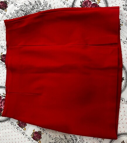 Kırmızı Mini Yırtmaçlı Stradivarius Etek