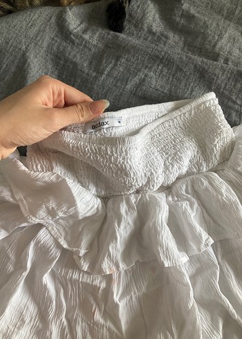 m Beden Beyaz Fırfırlı Mini Etek