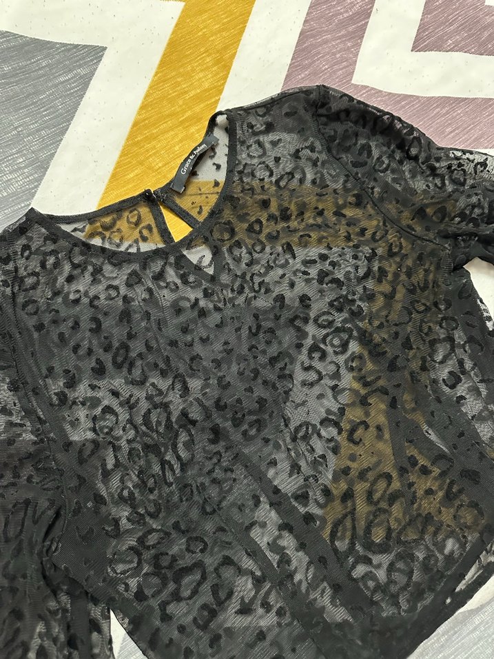 Siyah Dantel Detaylı Yılan Desenli Uzun Kollu Bluz - Görsel 2