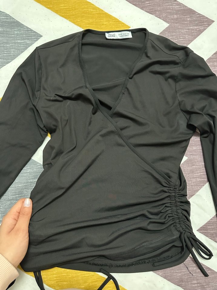 Siyah Drapeli V Yakalı Kadın Bluz - Görsel 2