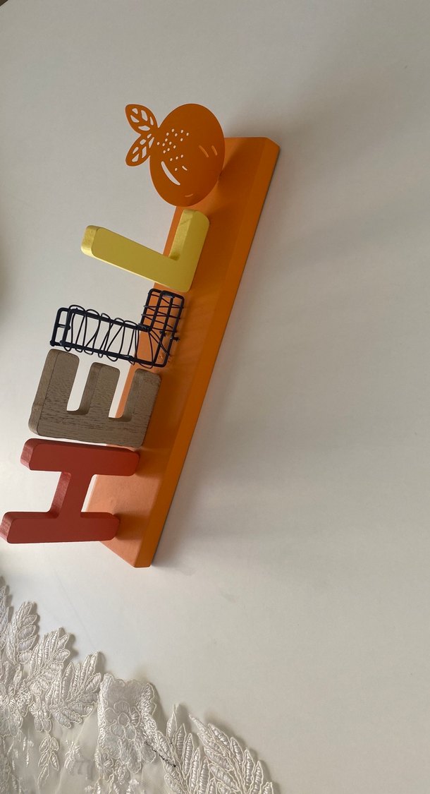 Turuncu Çocuk Rafı Harfli Tasarım - Görsel 3