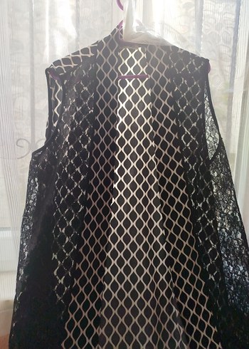 Dantel Detaylı Siyah Yılan Desenli Uzun Yelek - Görsel 3