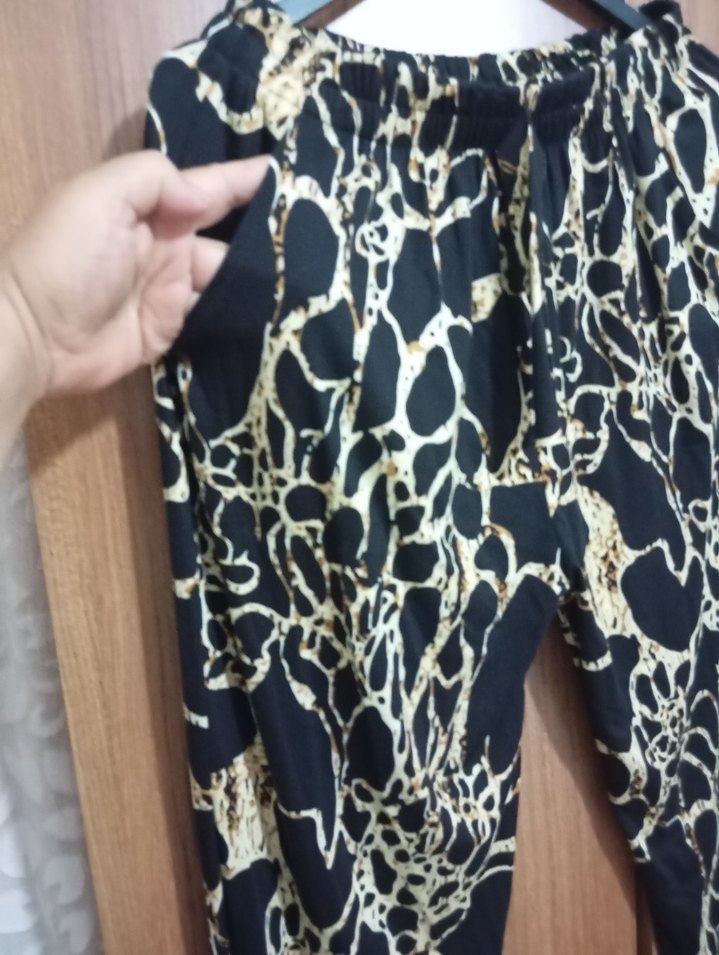 Zincir Detaylı Kadın Altın Yılan Desenli Pantolon - Görsel 2