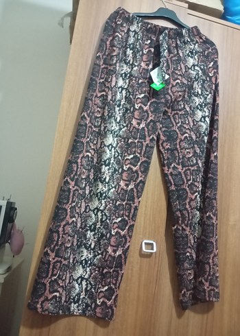 Kadın Kahverengi Yılan Desenli Pilili Kumaş Pantolon - Görsel 2
