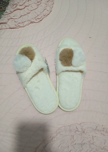 Kadın Beyaz Kürklü Ev Terliği - Görsel 2