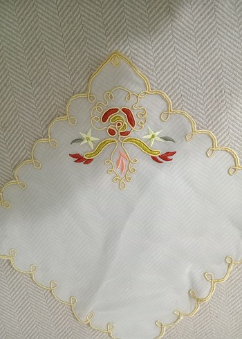 Nakışlı Beyaz Masa Örtüsü - Görsel 2