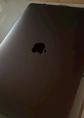 Gri Apple MacBook Dizüstü Bilgisayar