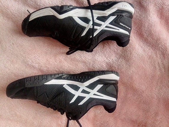 Asics orjinal asics spor ayakkabı netten aldim buyuk oldu ayağıma tert
