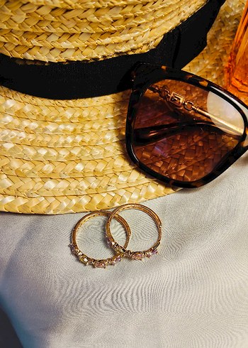 Beden altın Renk Kilitli Vintage Gold renkli taşlı ve çelik Kadın Küpeler