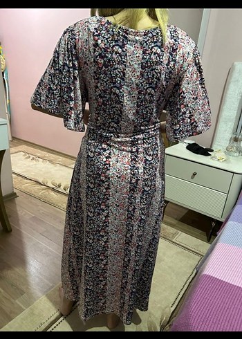 pembe lila tonlarında uzun elbise - Görsel 3