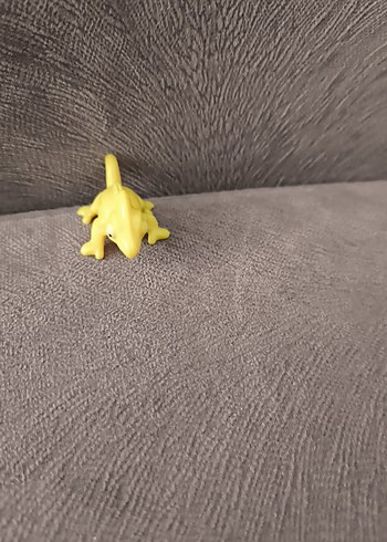 Sarı Minyatür Aksiyon Figürü suda renk değiştiren