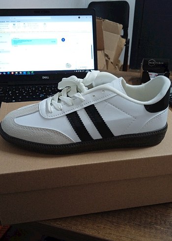 Beyaz Siyah Çizgili Kadın Spor Ayakkabı  36-37-38-39-40 - Görsel 5