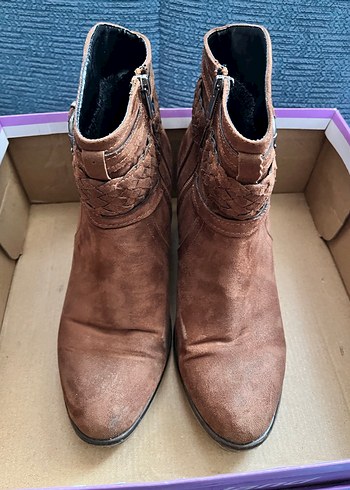 Kahverengi Süet Kadın Botları Tokalı - Görsel 2