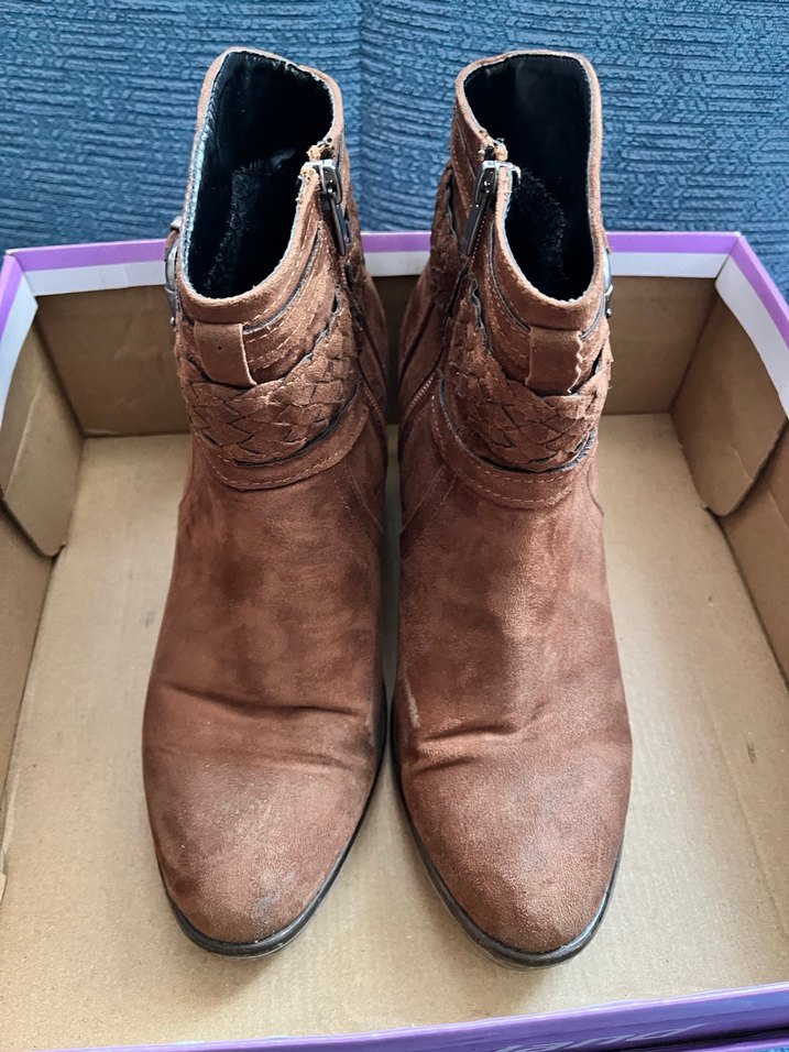 Kahverengi Süet Kadın Botları Tokalı - Görsel 2