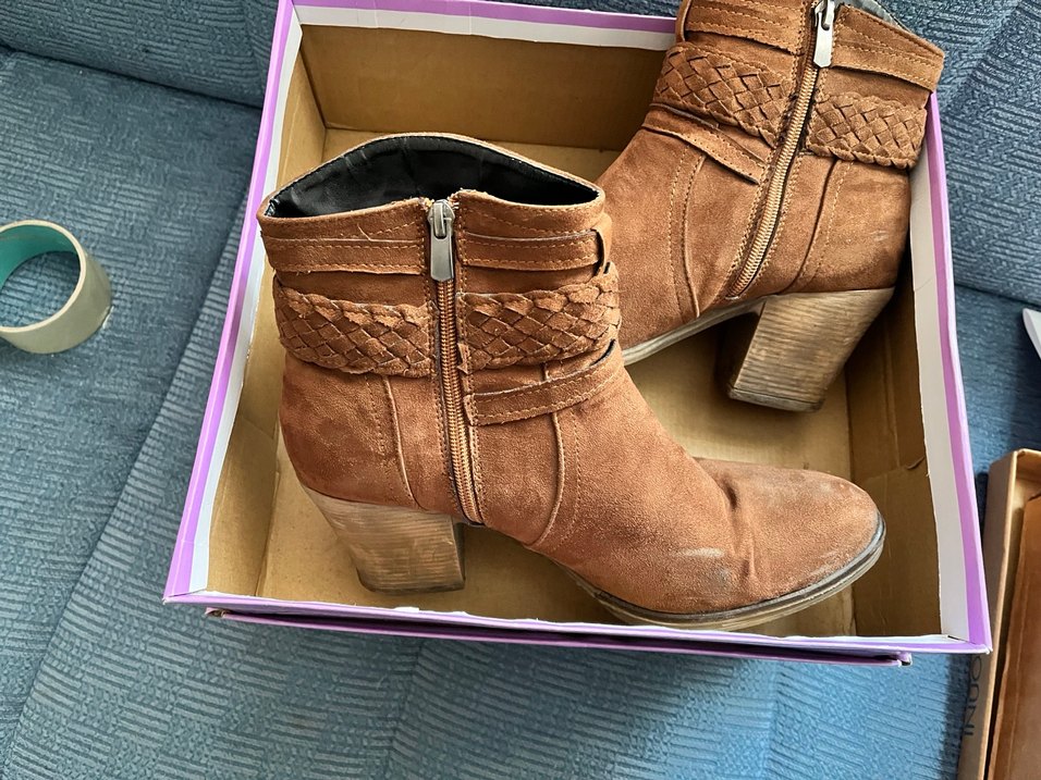 Kahverengi Süet Kadın Botları Tokalı - Görsel 3