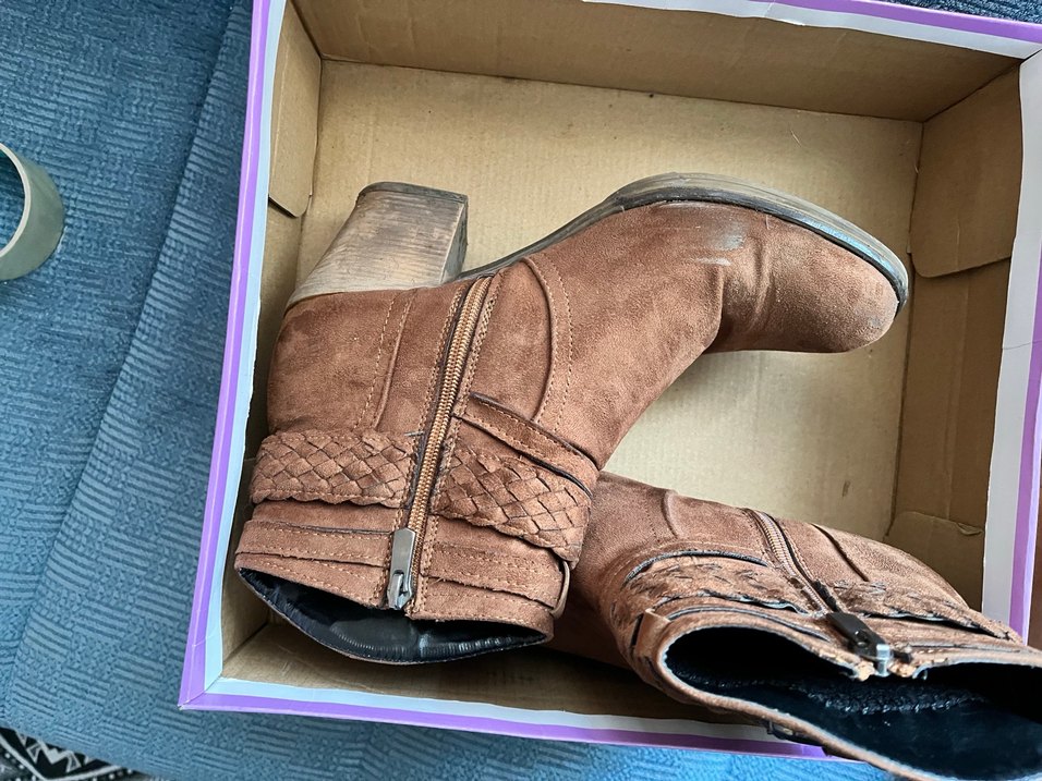 Kahverengi Süet Kadın Botları Tokalı - Görsel 4