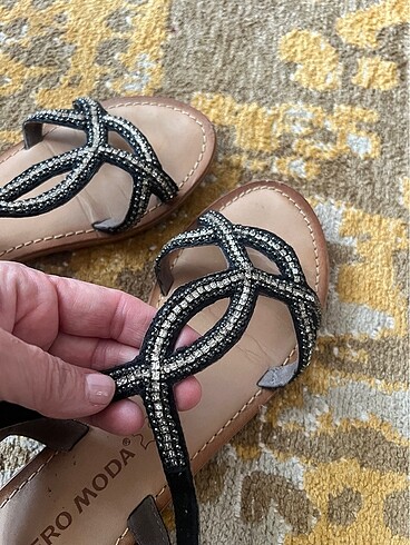 Vera Moda taşlı sandalet