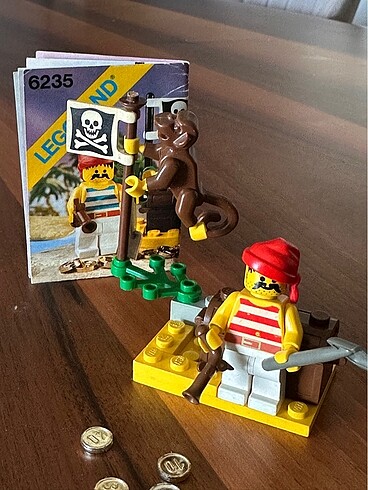 LEGO Vintage Buried Treasure